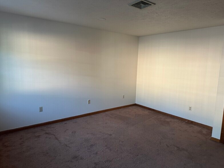 Building Photo - 45 Fox Meadow Rd