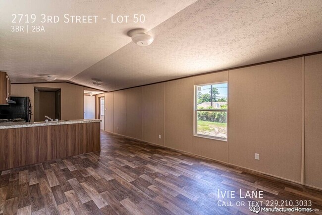 Building Photo - 2719 3rd St