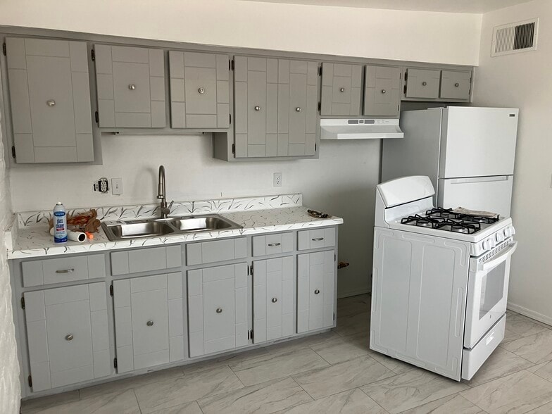 Building Photo - 2832 N Sparkman Blvd