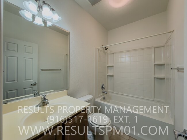 Building Photo - Excellent Natomas Townhouse