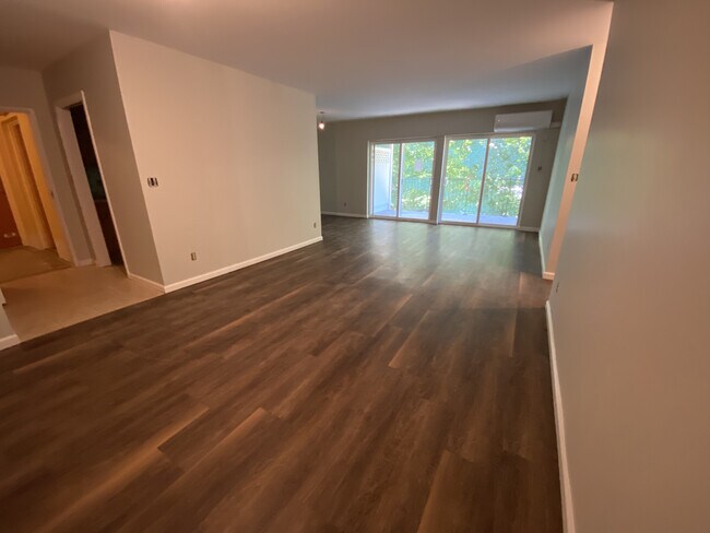 Building Photo - 2410 Oneida St