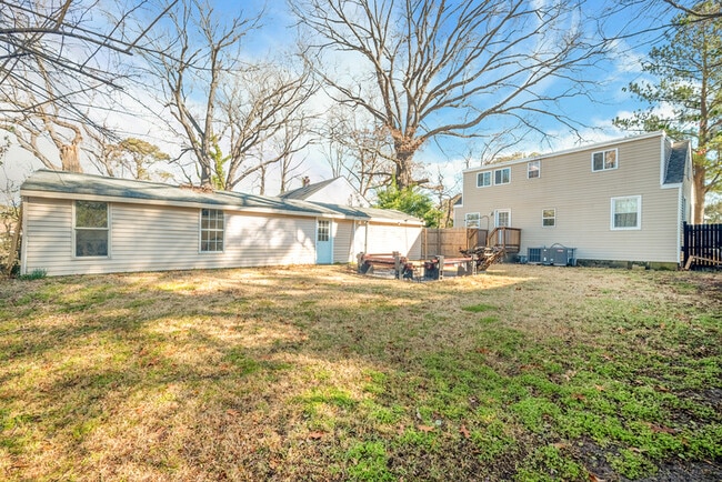 Building Photo - 3221 Locust Ave