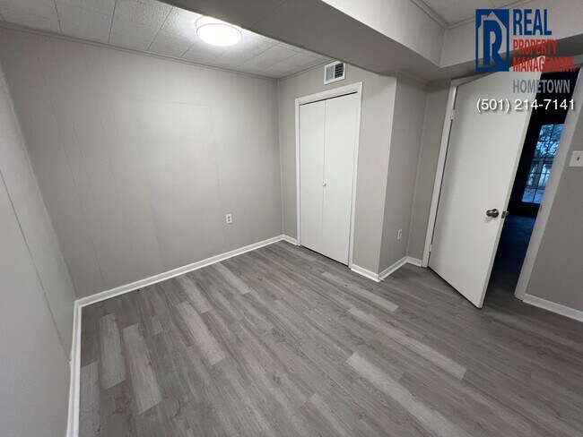 Building Photo - 6901 Archwood Dr