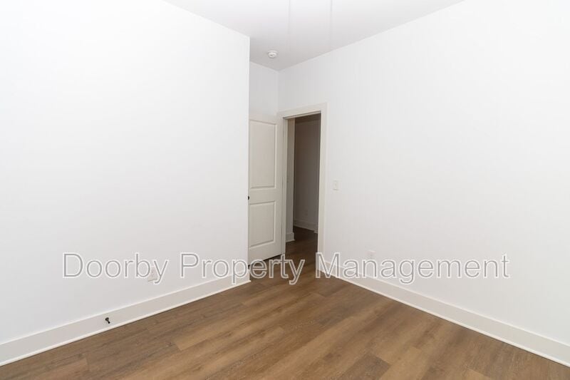 Building Photo - 3016 N Chamberlain Ave