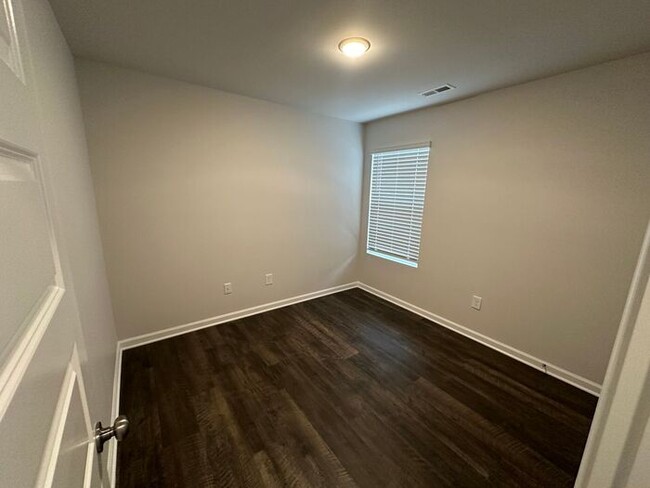 Building Photo - New Year's Promotion! NEW Three Bedroom | ...