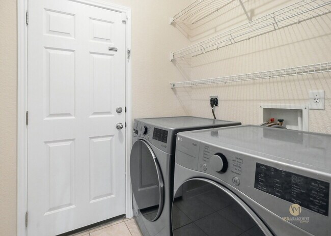 Building Photo - Welcome to this spacious two-story home located in the Enclave at Westover Hills on San Antonio's...