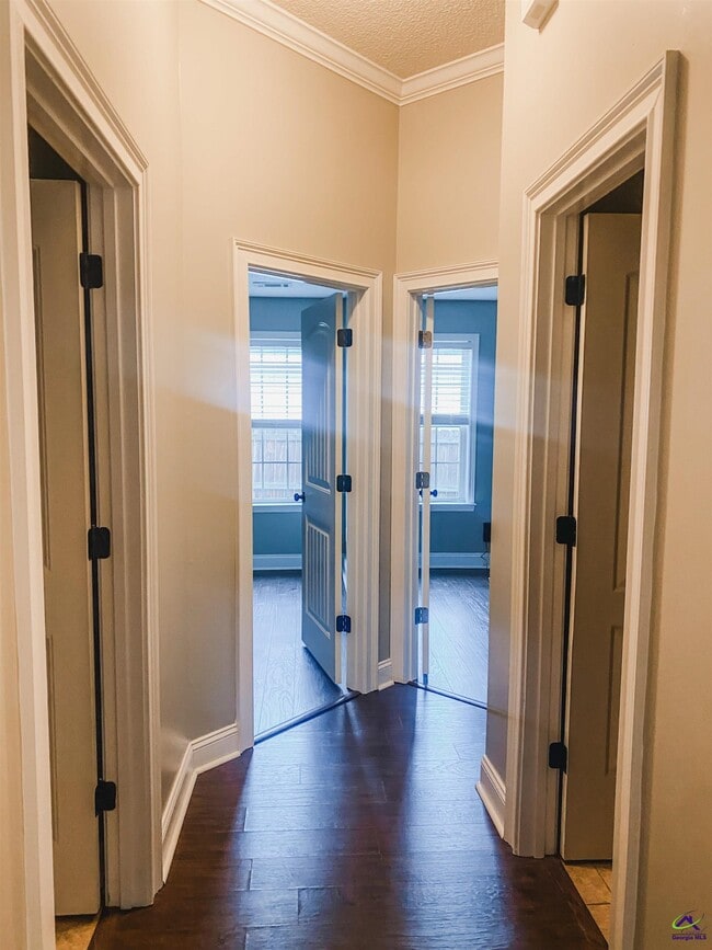 Building Photo - 609 Wooden Eagle Trail