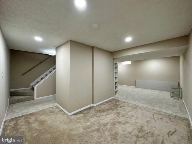 Building Photo - 6123 Martins Landing Ct