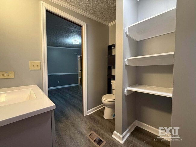 Building Photo - 3 Bedroom, 2 Bathroom Home in a Beautiful Country Setting