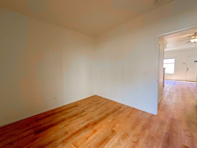 Building Photo - Awesome condo next to North Park Community...
