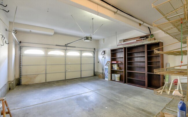 Garage w/Level 2 Fast EV Charger - 2835 Maricopa St