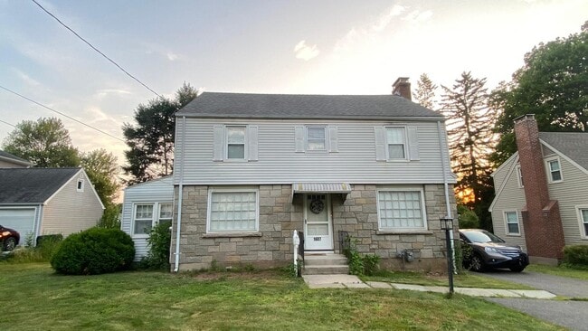 Primary Photo - 1607 Main St