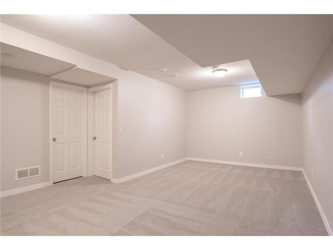 Building Photo - 3555 N Queen Ave