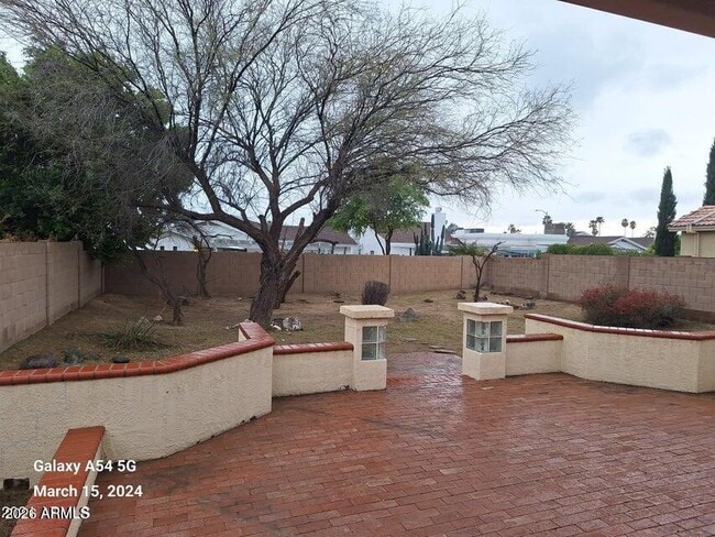 Building Photo - 415 W Aire Libre Ave