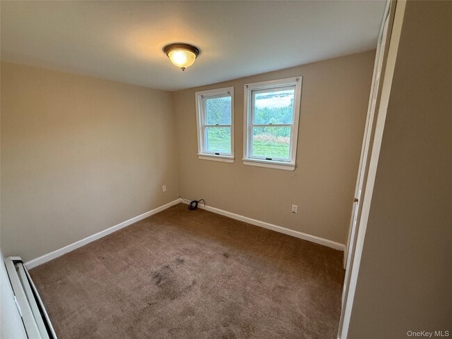 Building Photo - 10 Crans Rd