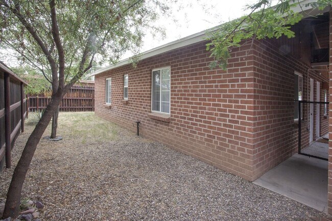 Building Photo - 2316 N Richey Blvd
