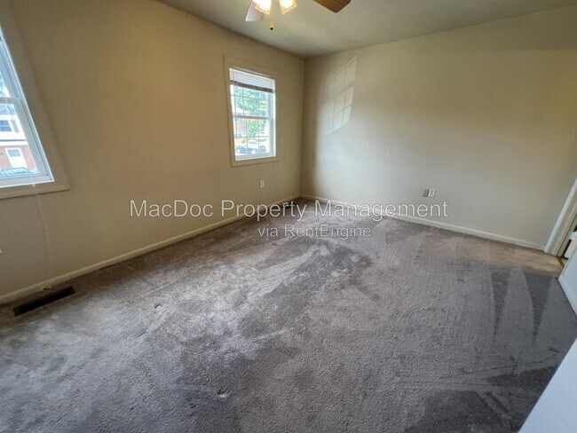 Building Photo - 14611 Earlham Ct