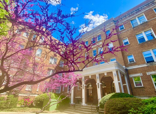 Building Photo - 1820 Clydesdale Pl NW