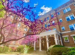 Building Photo - 1820 Clydesdale Pl NW