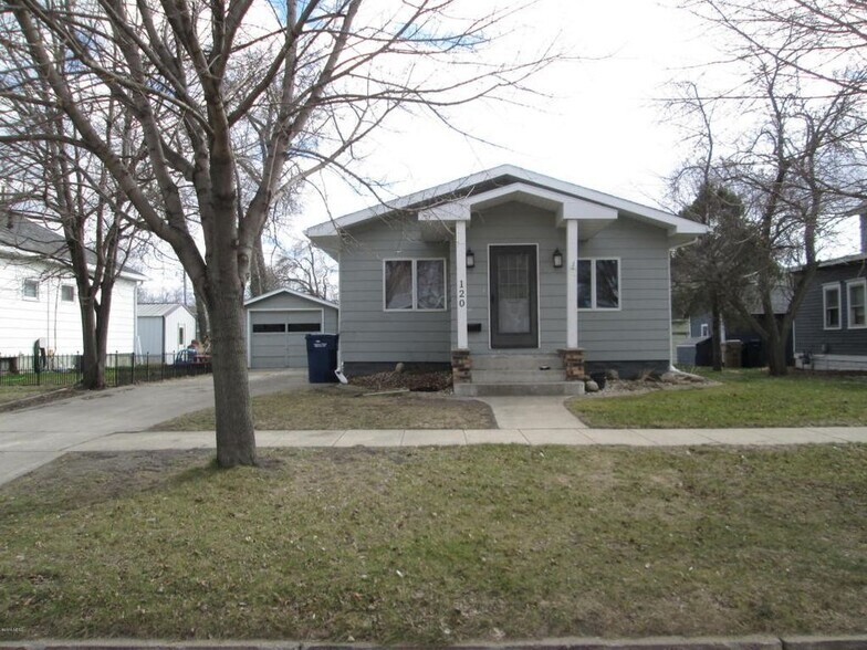 Front of house - 120 2nd Ave SW