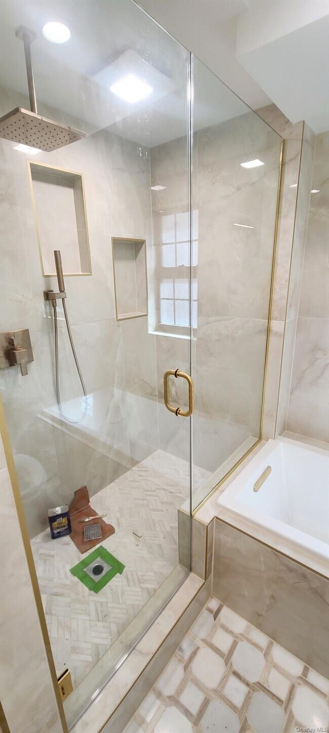 Building Photo - 88-37 62nd Dr