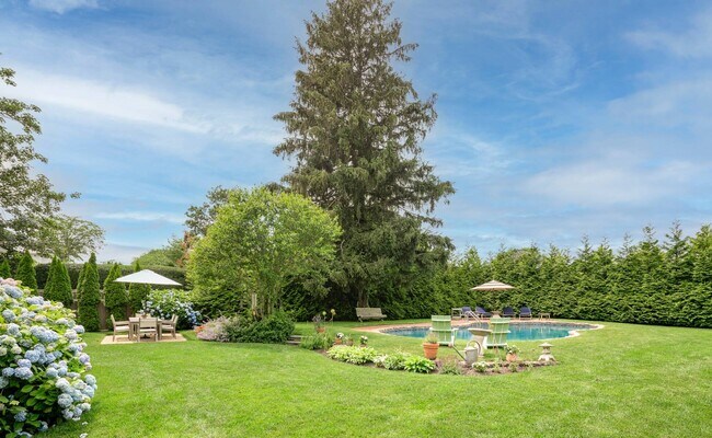 Building Photo - 135 Meeting House Ln