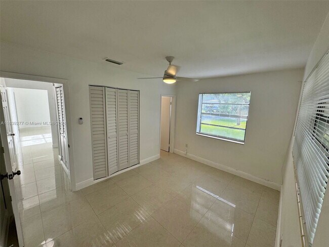 Building Photo - 13824 NE Miami Ct