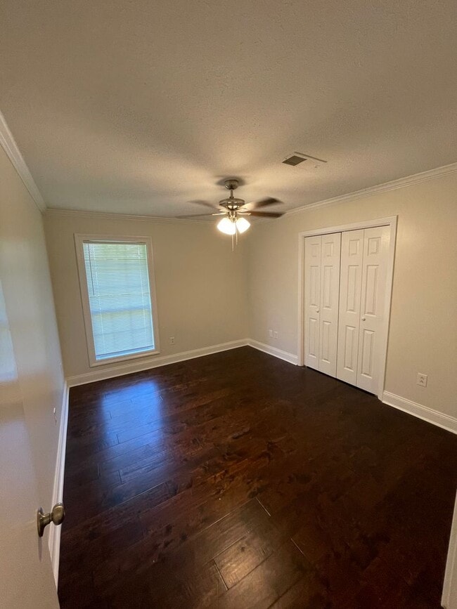 Building Photo - 4 bed 2 bath in Crossgates of Brandon