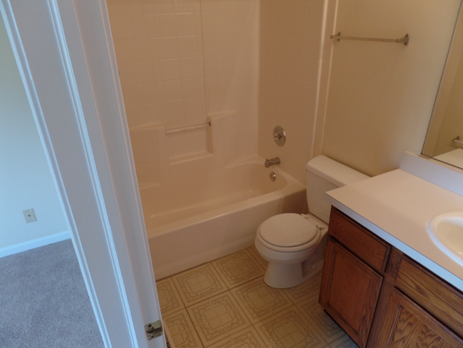 Building Photo - 315 Creekside Dr