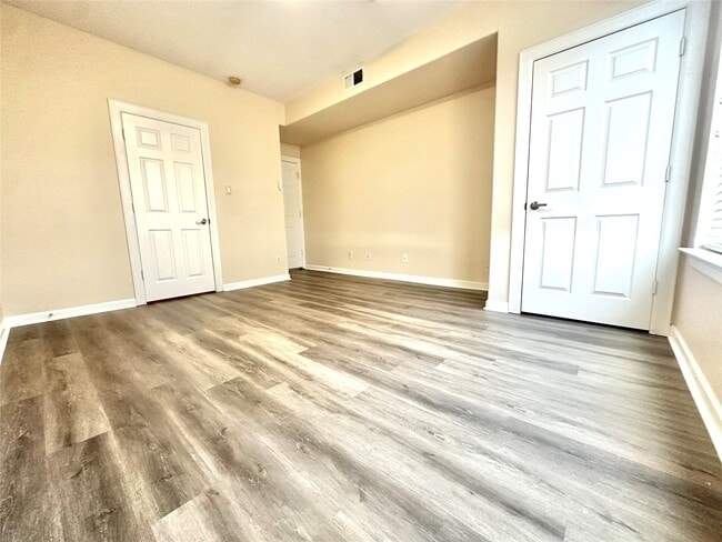 Building Photo - 6611 W Sam Houston Pkwy S