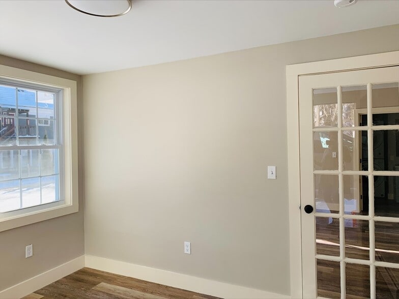 Building Photo - 2015 Quechee Main St