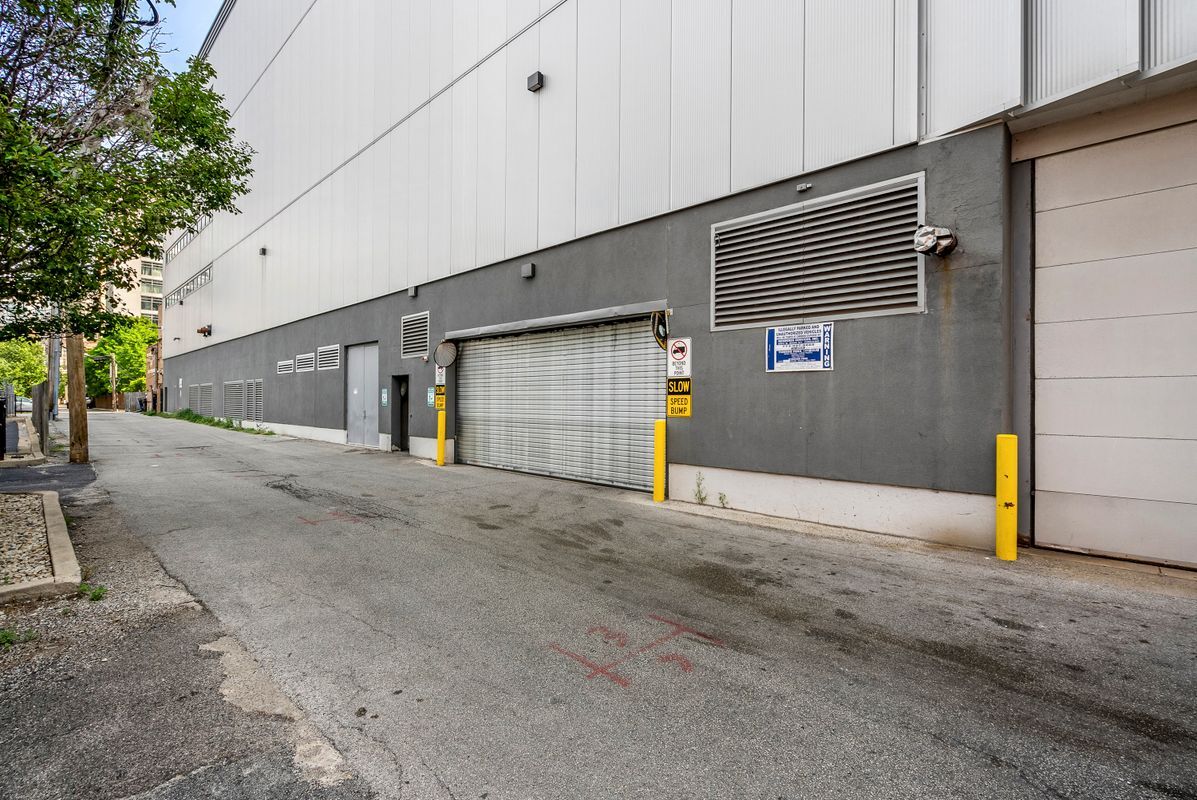 Building Photo - 1720 S Michigan Ave