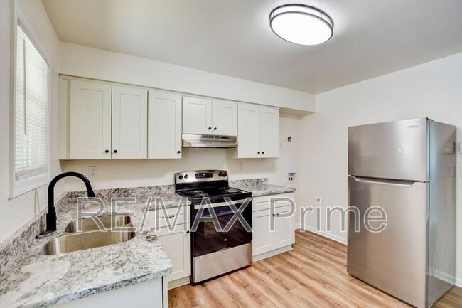 Building Photo - 1302 Linden Ave