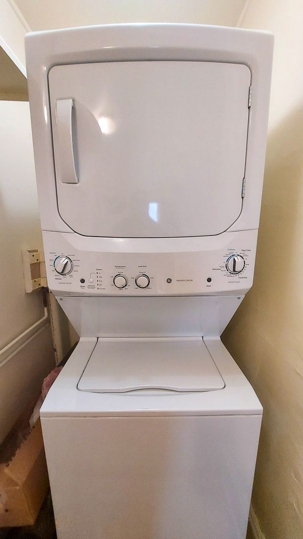 Building Photo - Charming and Sunlight 3BD, 1 BA in the Quaint DC Suburb of Mount Rainer, MD!!!