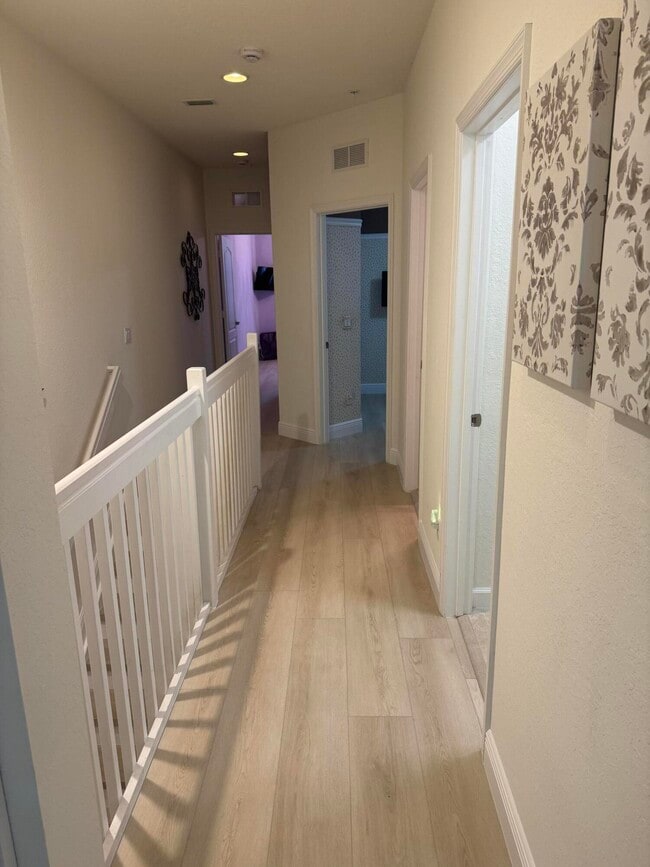 Building Photo - 3063 SW Otter Ln