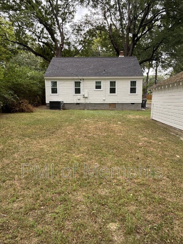 Building Photo - 579 Loeb St