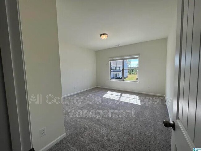 Building Photo - 887 Ridgeway Ave