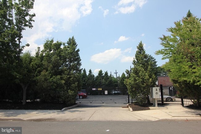 Building Photo - 20 Swan St