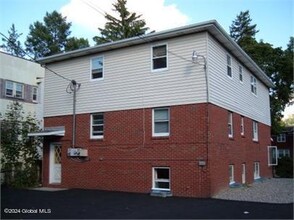 Building Photo - 35 Parkwood St