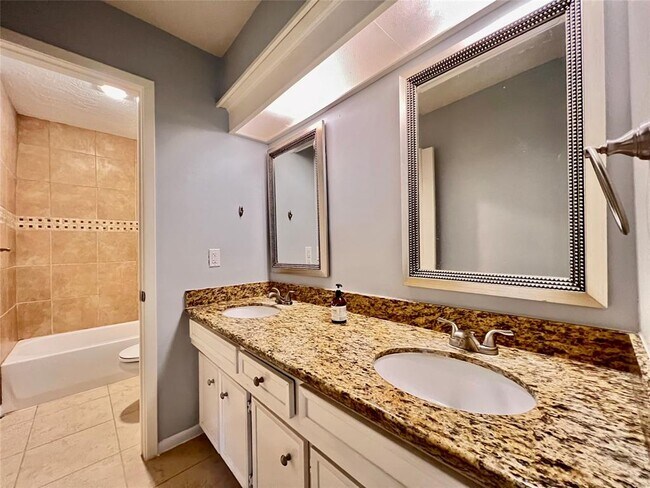 Building Photo - 11407 Briar Rose Dr