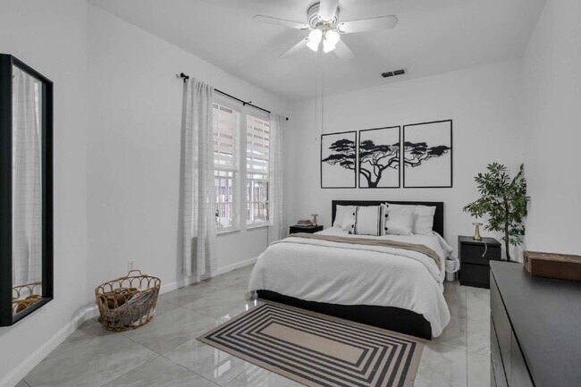 Building Photo - Spacious 3-Bedroom townhome in Kissimmee – Available Now!