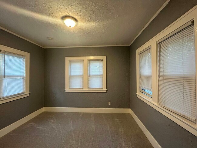 Building Photo - 16930 Santa Rosa Dr