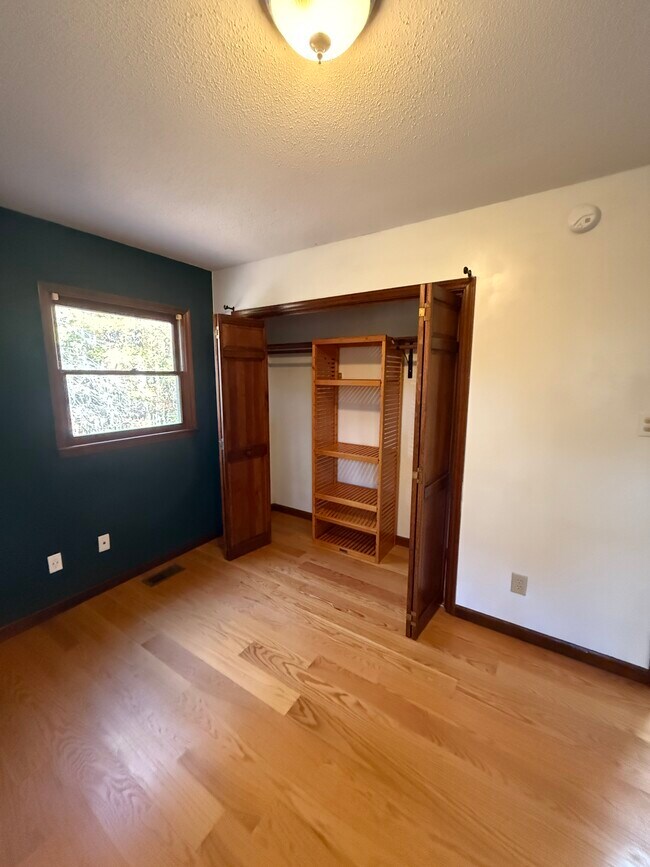 Building Photo - 4711 Highview Ct