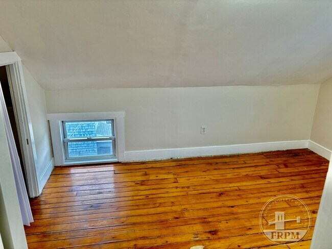 Building Photo - 118 Seabury St