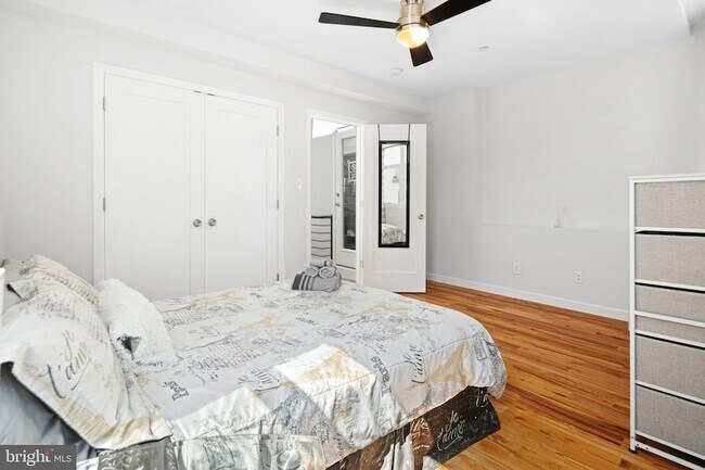 Building Photo - 842 N Leithgow St