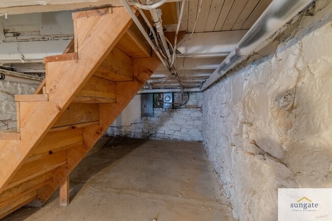 Building Photo - 1343 Sargeant St