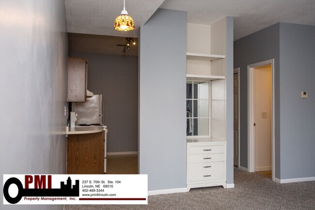 Building Photo - 2 Bedroom, 1.5 Bathroom Single Unit for Rent at Historic WaterPark