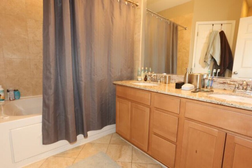 Building Photo - 3655 N Southport Ave