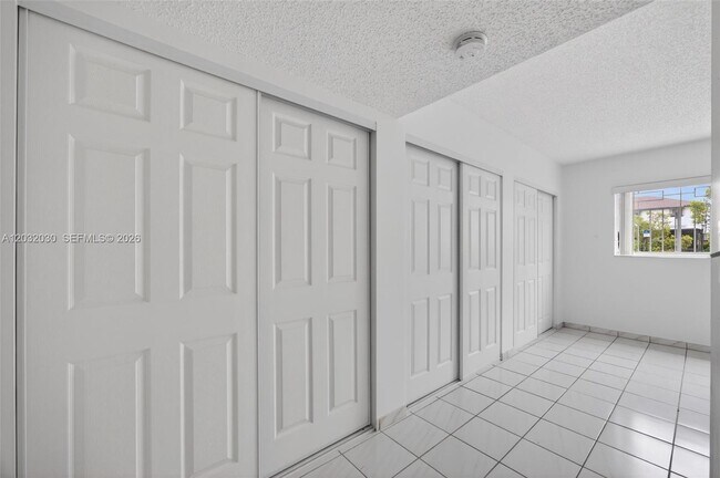 Building Photo - 800 SW 104th Ct