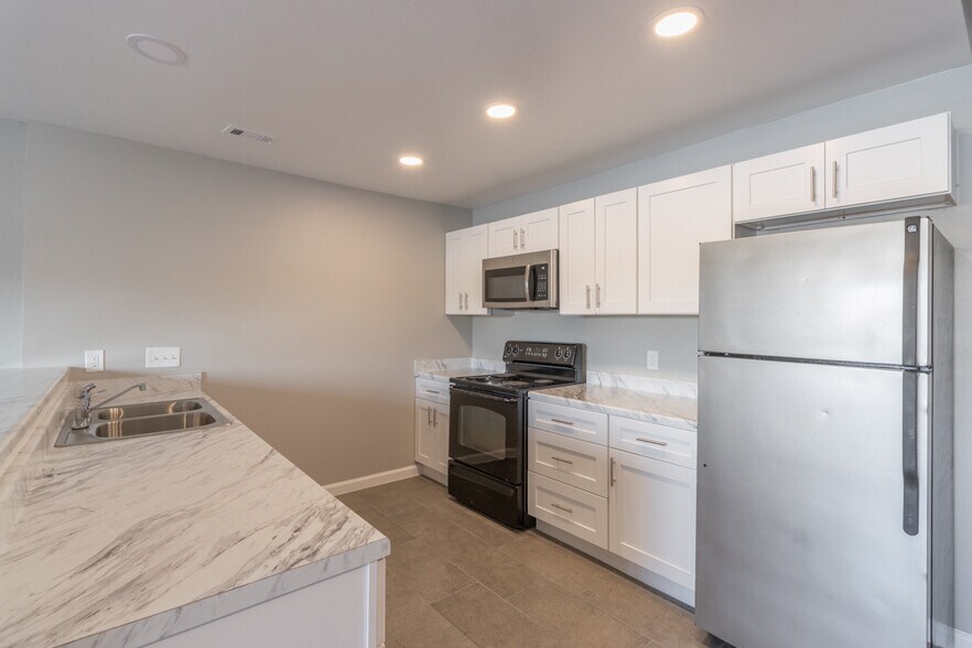 Building Photo - Shadow Bay Apartments